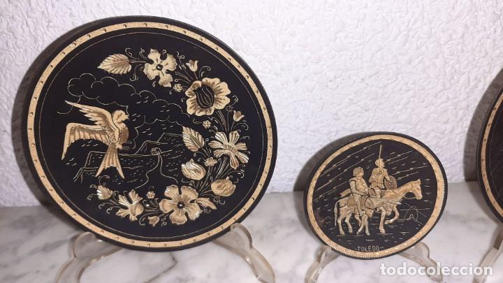 Antig&uuml;edades: Conjunto de platos en oro damasquinado - Foto 3