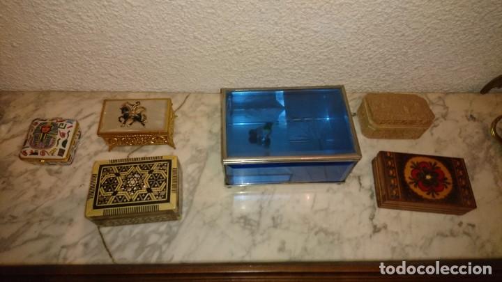 Antig&uuml;edades: Coleccion de cajitas antiguas con joyero de cristal Azul tallado vintage