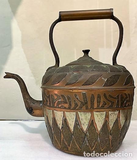 Antig&uuml;edades: Tetera de cobre y lat&oacute;n. - Foto 2