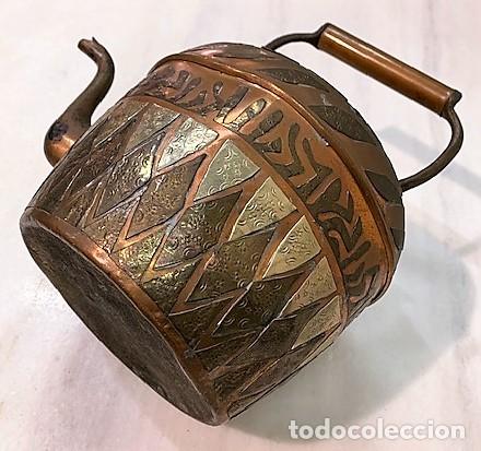 Antig&uuml;edades: Tetera de cobre y lat&oacute;n. - Foto 4