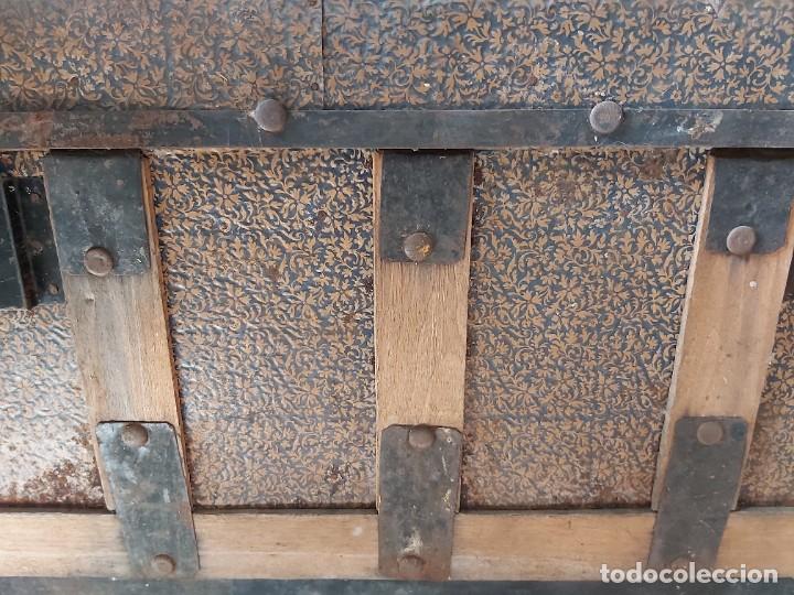 Antig&uuml;edades: Antiguo baul de chapa. Para restaurar. - Foto 2
