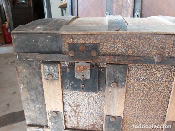 Antig&uuml;edades: Antiguo baul de chapa. Para restaurar. - Foto 3