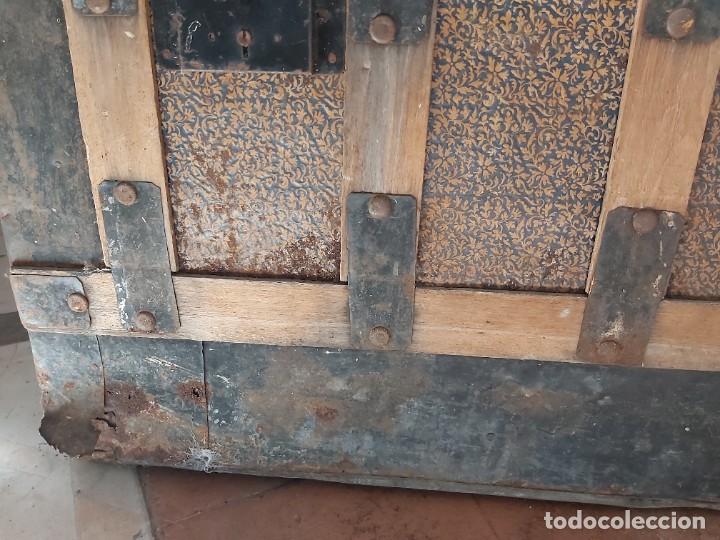 Antig&uuml;edades: Antiguo baul de chapa. Para restaurar. - Foto 5