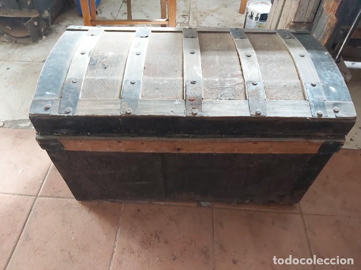 Antig&uuml;edades: Antiguo baul de chapa. Para restaurar. - Foto 9