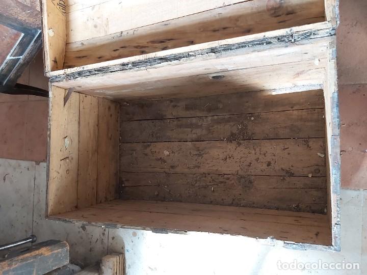 Antig&uuml;edades: Antiguo baul de chapa. Para restaurar. - Foto 10