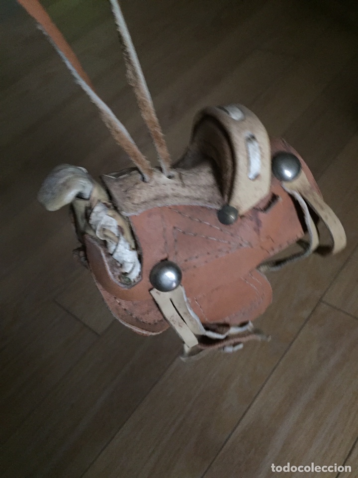 Antiquit&eacute;s: SILLA MONTAR A CABALLO MINIATURA. A&Ntilde;OS 80. TEXAS EEUU.