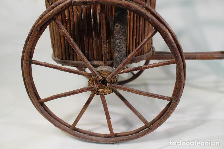 Antig&uuml;edades: triciclo de junco con macetero - Foto 4