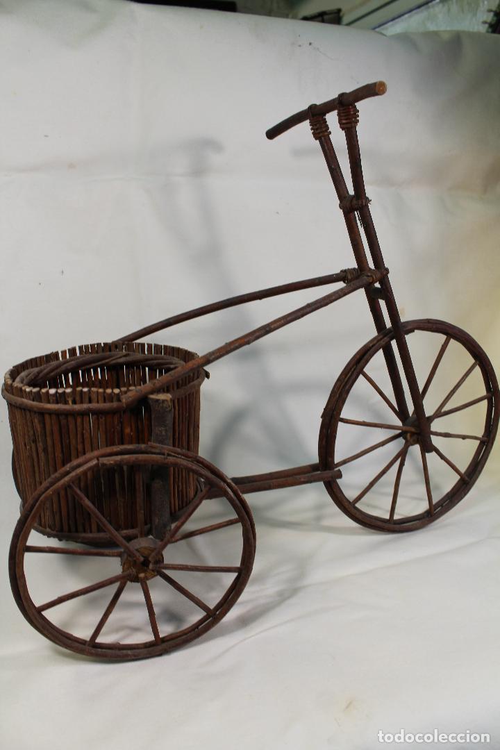 Antig&uuml;edades: triciclo de junco con macetero - Foto 5