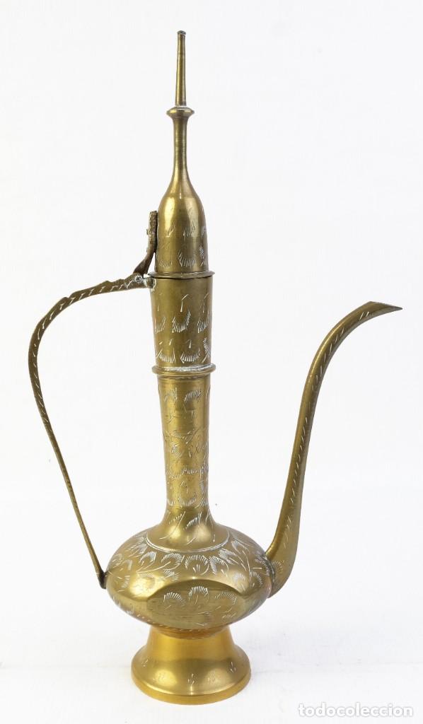 Antig&uuml;edades: Tetera oriental en metal dorado - Foto 1