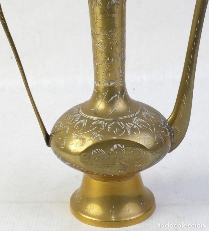 Antig&uuml;edades: Tetera oriental en metal dorado - Foto 2