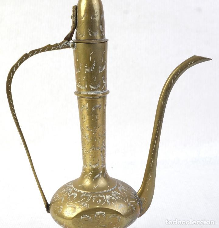 Antig&uuml;edades: Tetera oriental en metal dorado - Foto 3