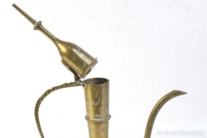 Antig&uuml;edades: Tetera oriental en metal dorado - Foto 5