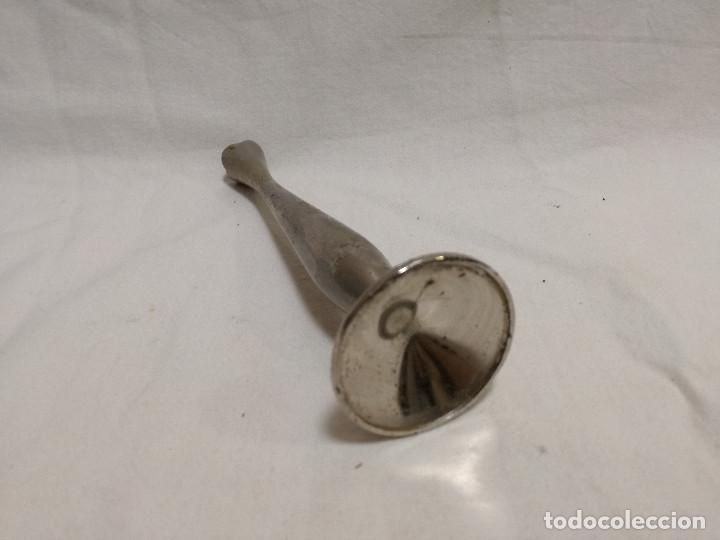 Antig&uuml;edades: PEQUE&Ntilde;O JARRON / FLORERO DE BRONCE / LATON CROMADO - Foto 5