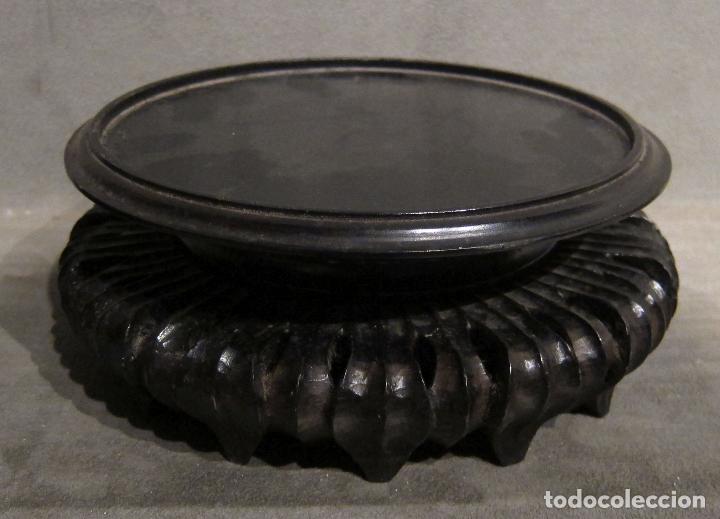 Antiguidades: ANTIGUA PEANA ORIENTAL PARA UNA PIEZA DE PORCELANA. Alt. 7 cm. Di&aacute;metro 20,5 cm. Di&aacute;m interior 16 cm