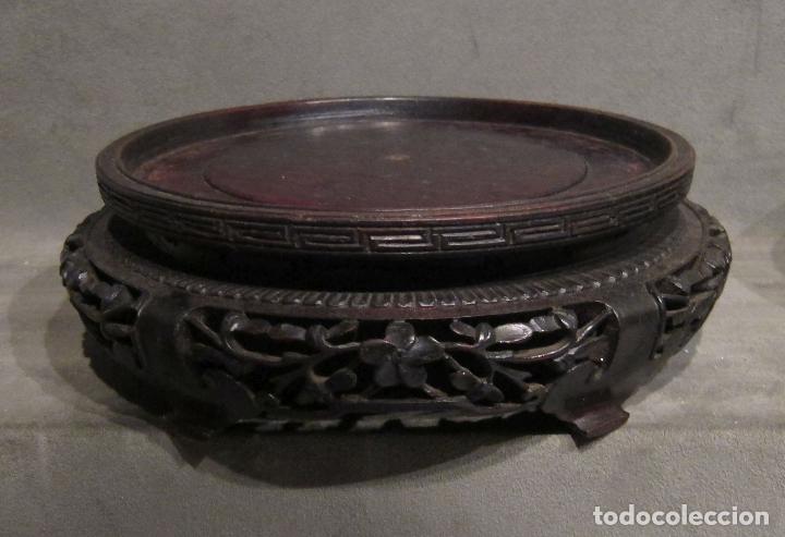 Antiguidades: ANTIGUA PEANA ORIENTAL PARA UNA PIEZA DE PORCELANA. Alt. 7 cm. Di&aacute;m. 24 cm. Di&aacute;m. interior 16 cm