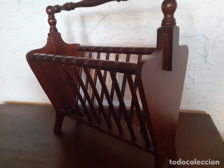 Antig&uuml;edades: Revistero de caoba vertical - Foto 3