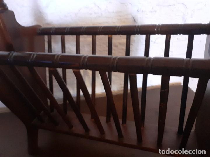 Antig&uuml;edades: Revistero de caoba vertical - Foto 4