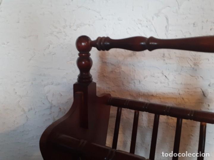 Antig&uuml;edades: Revistero de caoba vertical - Foto 5