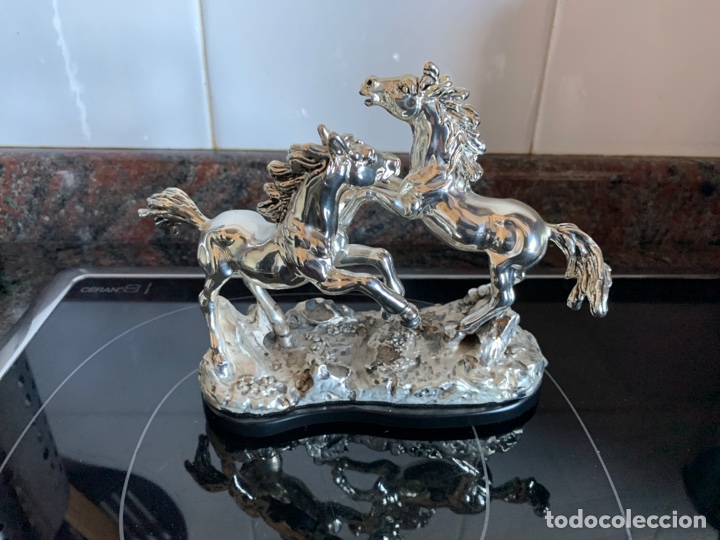 Antig&uuml;edades: Figura de Caballos en plata - Foto 1