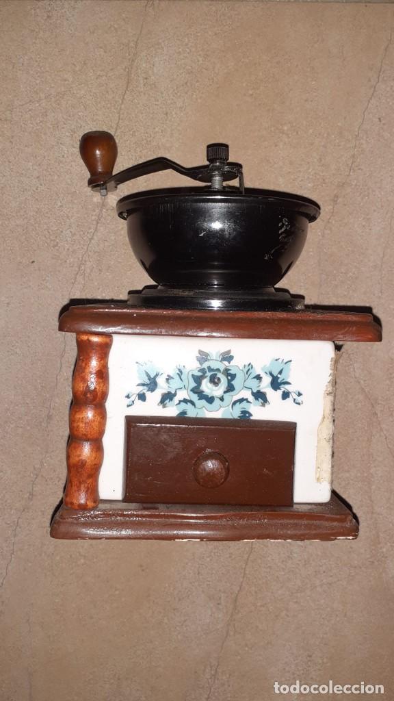 Antiquit&auml;ten: Molinillo de caf&eacute; antiguo