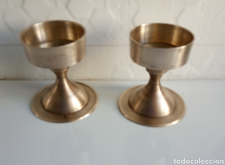 Antig&uuml;edades: Dos palmatorias de metal plateado