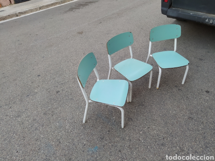 Antig&uuml;edades: 3sillas infantiles de colegio - Foto 2