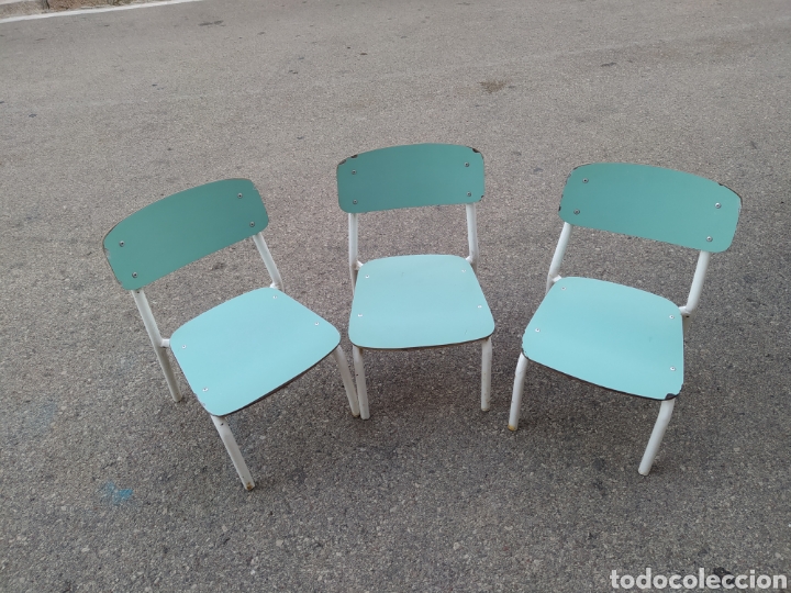 Antig&uuml;edades: 3sillas infantiles de colegio - Foto 1
