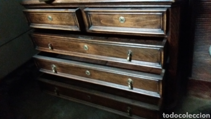 Antig&uuml;edades: COMODA DE CASTANO MACIZO. CINCO CAJONES - Foto 2