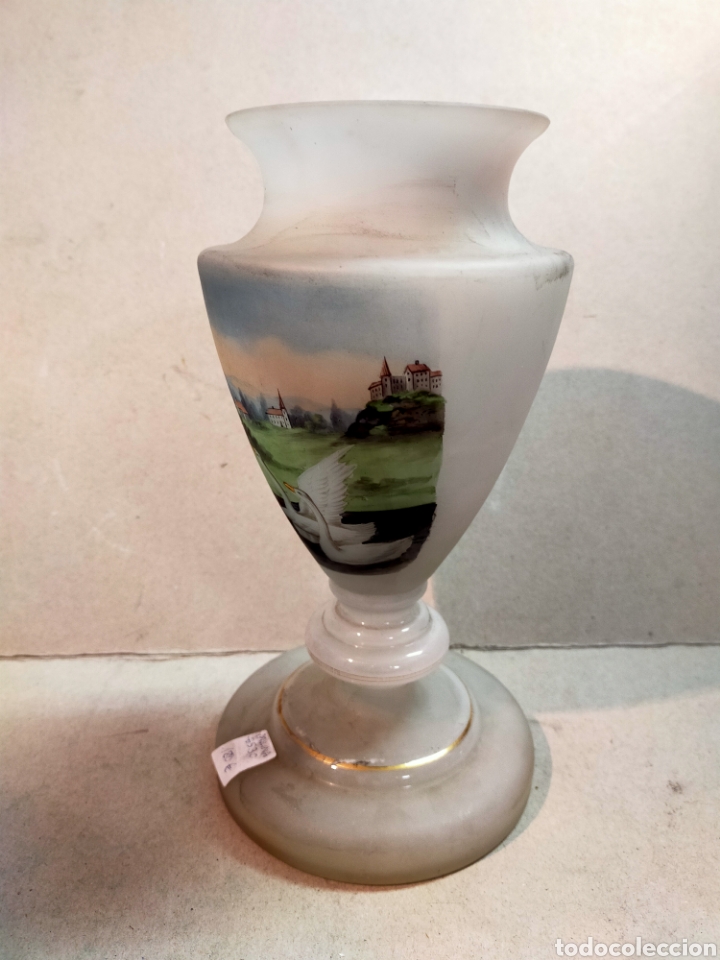 Antig&uuml;edades: JARRON DE OPALINA CON ESCENA CAMPESTRE PINTADA A MANO. - Foto 3