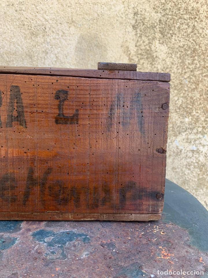Antig&uuml;edades: Caja de madera Leche Condensada La Lechera. - Foto 2