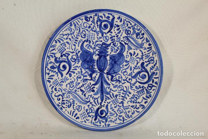 Antig&uuml;edades: Plato de Manises azul - Foto 1