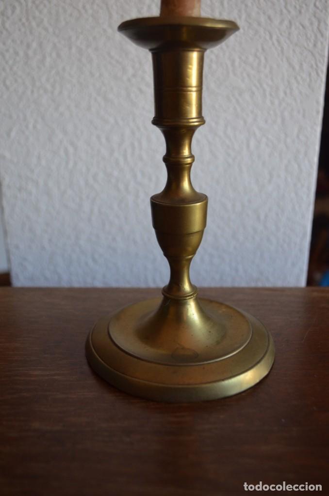 Antig&uuml;edades: Candelabro de bronce - Foto 1