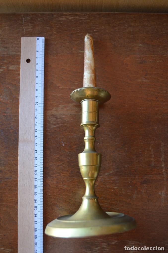 Antig&uuml;edades: Candelabro de bronce - Foto 2