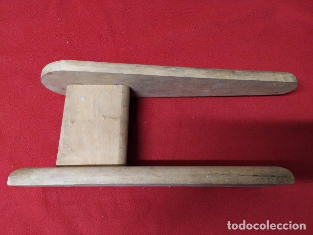 Antig&uuml;edades: ANTIGUA TABLA DE PLANCHAR - Foto 1