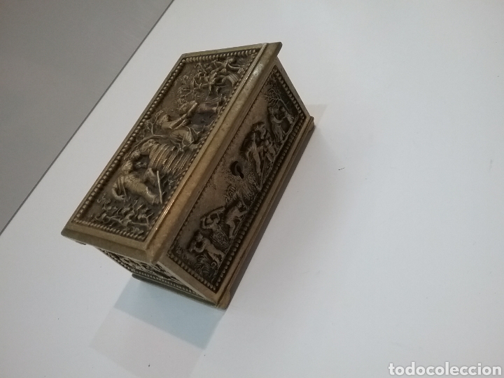 Antig&uuml;edades: Antigua caja joyero cofre en bronce. - Foto 4