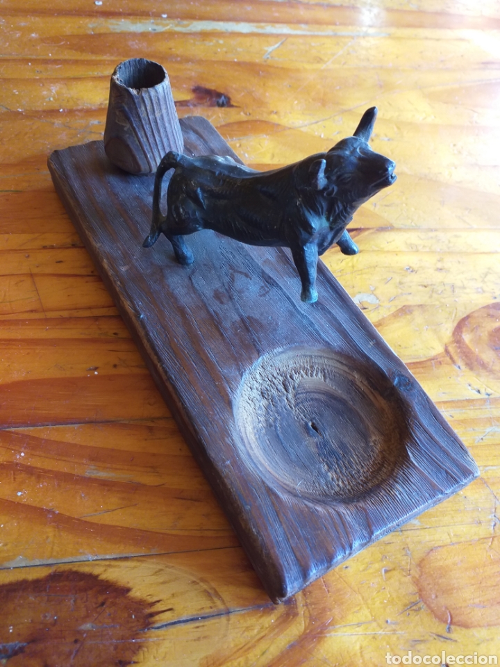 Antig&uuml;edades: NO SE ,UN TORO EN BASE DE MADERA
