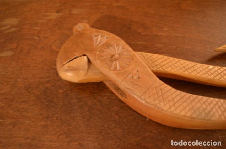 Antig&uuml;edades: Cascanueces madera tallada - Foto 4