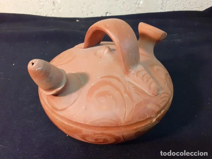 Antig&uuml;edades: Cantaro o botijo marron plano - Foto 1