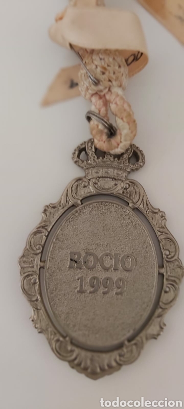 Antig&uuml;edades: medalla virgen del roc&iacute;o malaga. - Foto 2