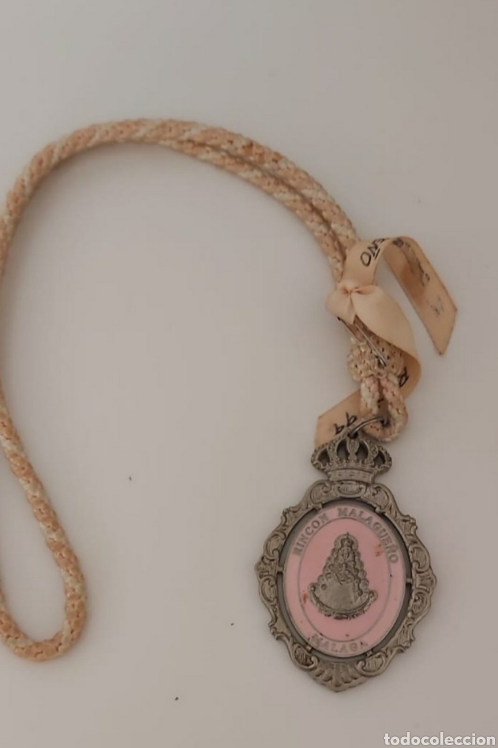 Antig&uuml;edades: medalla virgen del roc&iacute;o malaga. - Foto 1