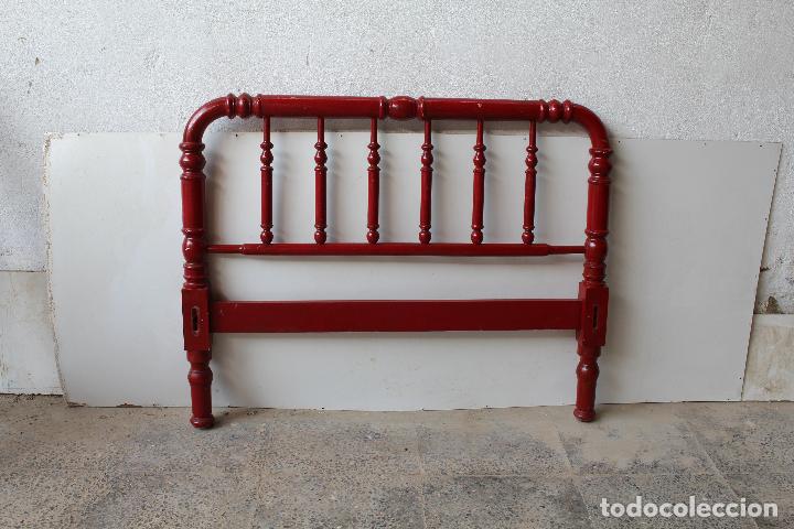 Antig&uuml;edades: cama antigua de palillos repintada - Foto 3