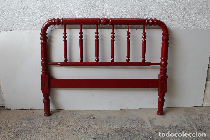Antig&uuml;edades: cama antigua de palillos repintada - Foto 4