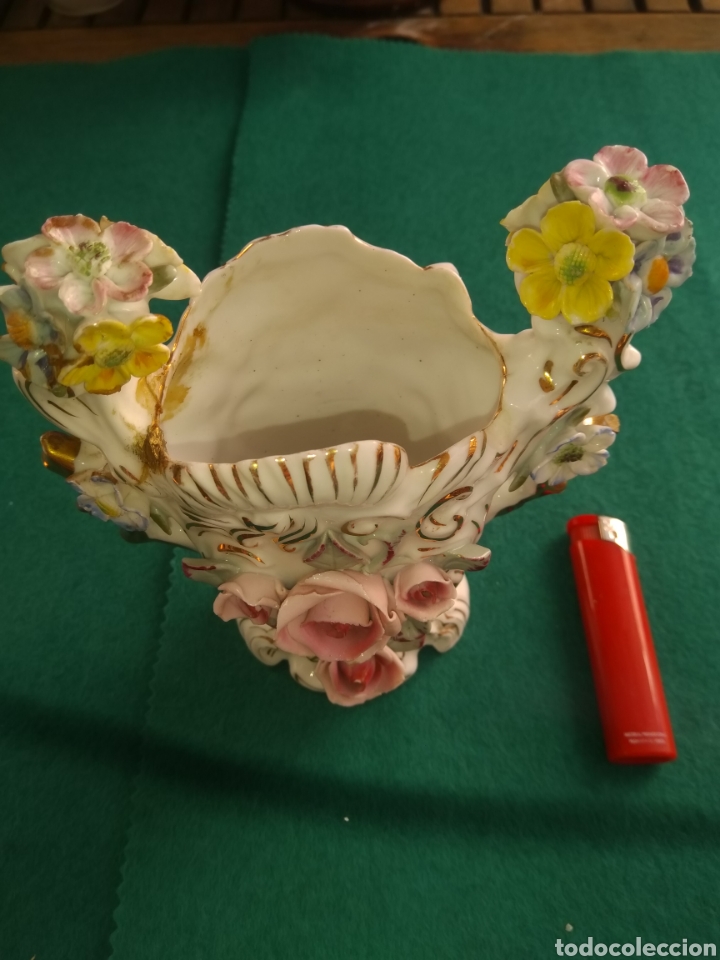 Antig&uuml;edades: Jarr&oacute;n isabelino,flores repujadas - Foto 2