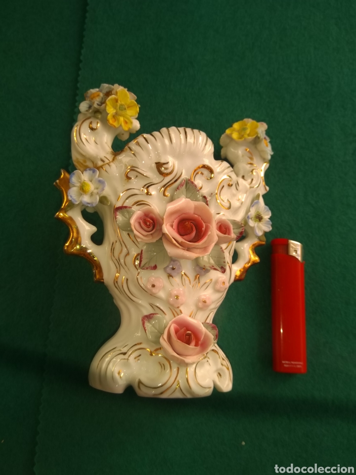 Antig&uuml;edades: Jarr&oacute;n isabelino,flores repujadas - Foto 1