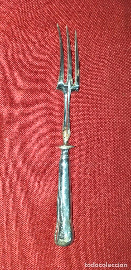 Antig&uuml;edades: TENEDOR DE SERVIR CON BA&Ntilde;O DE PLATA - Foto 6