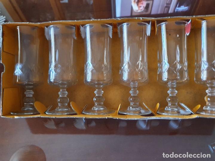 Antig&uuml;edades: Juego de copas de cava luminarc - Foto 1