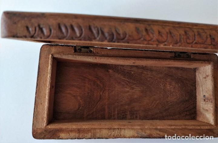 Antig&uuml;edades: Caja de madera,tallada,antigua - Foto 4