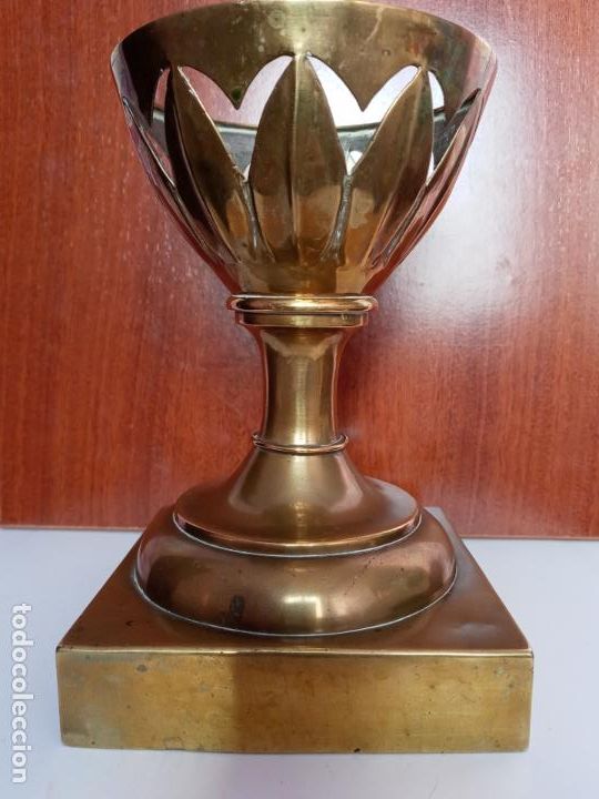 Antiquit&auml;ten: Antiguo hachero copa cirial en bronce con calados