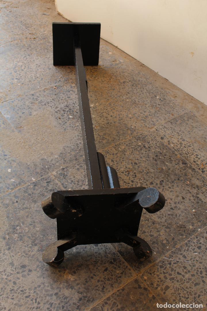 Antig&uuml;edades: peana jardinera repintada - Foto 4