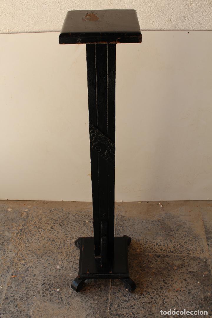 Antig&uuml;edades: peana jardinera repintada - Foto 1